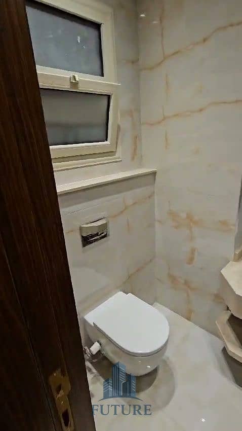 21 WhatsApp Video 2025-08-17 at 21.13. 42_d0d9defd. mp4_20250817_220007.456. jpg