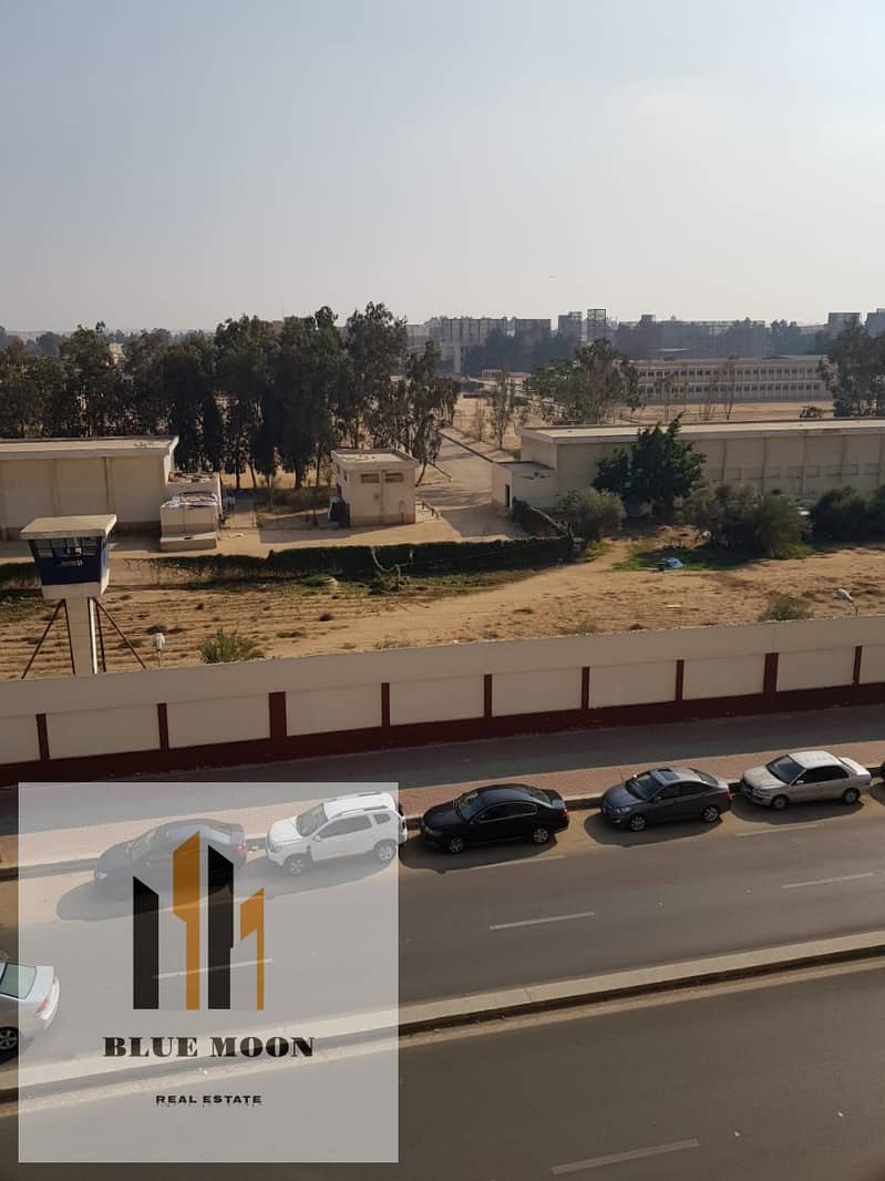 شقة للايجار سكني او ادارى على شارع رئيسي في مصر الجديدة