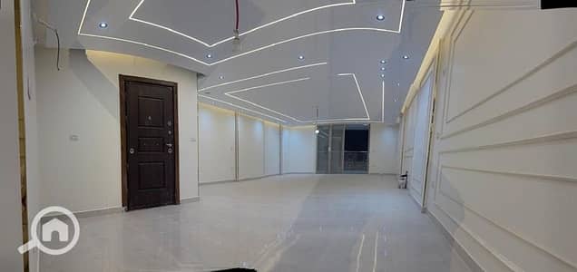 3 Bedroom Apartment for Rent in Maadi, Cairo - شقة للإيجار علي كورنيش النيل مباشرة حدائق حلوان