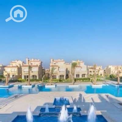 فیلا 9 غرف نوم للبيع في 6 أكتوبر، الجيزة - فيلاللبيع مستقله اول صف علي حمامات السباحه ف الباتيو 6 لافيستا