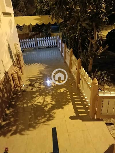2 Bedroom Apartment for Rent in Sheikh Zayed, Giza - شقه أرضي بحديقه بالمطبخ ١٥٠م غرفتين بجوار بوابه سكني و اداري الخمايل
