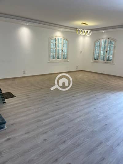 Office for Rent in Sheikh Zayed, Giza - للايجار مقر ادارى ٤٠٠م ارضى مرتفع بحديقة على شارع رئيسى الشيخ زايد