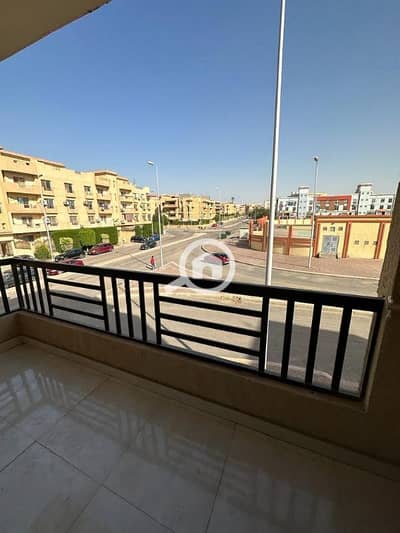 4 Bedroom Flat for Rent in Sheikh Zayed, Giza - للايجار شقة ٢٥٠م الحى الثامن الشيخ زايد بالمطبخ تشطيب راقى دور اول