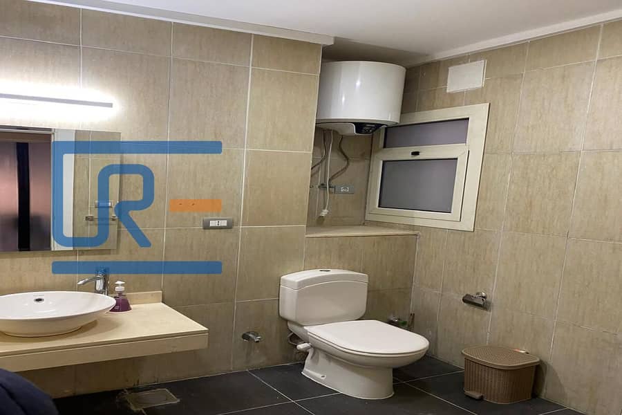 4 5aed9c05-5e50-44e1-a2f9-fe27e81848c6. jpg