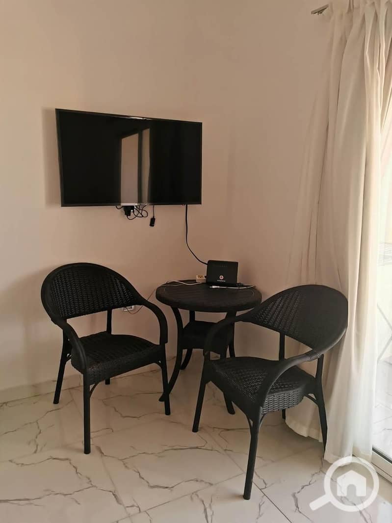 8 Living area2. jpg