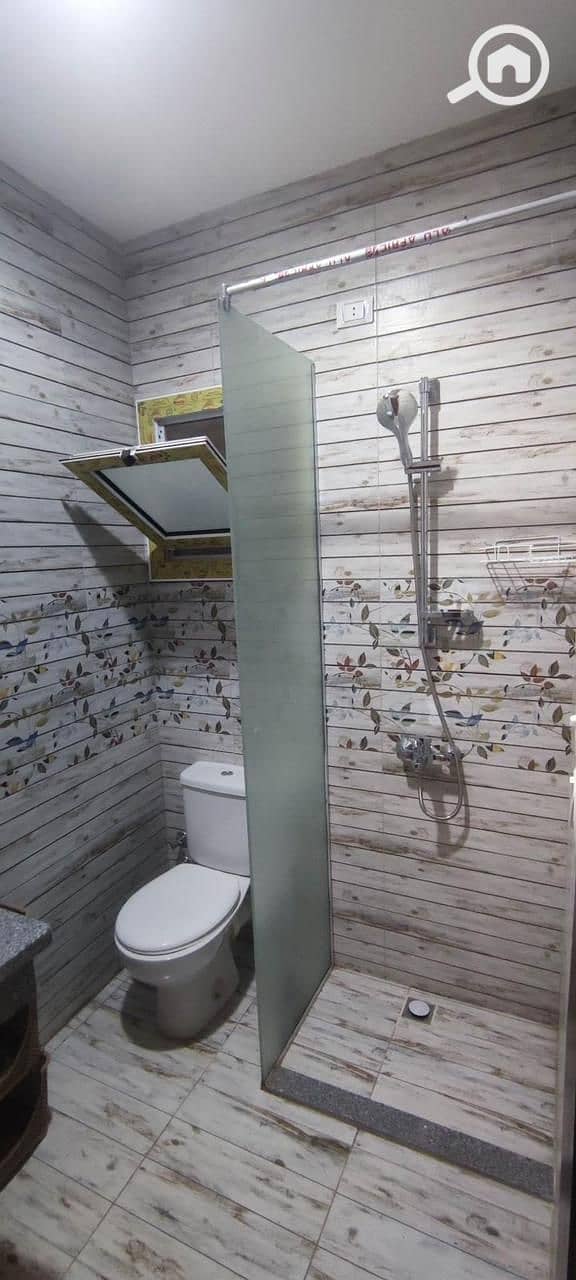 10 Bathroom 1. JPG