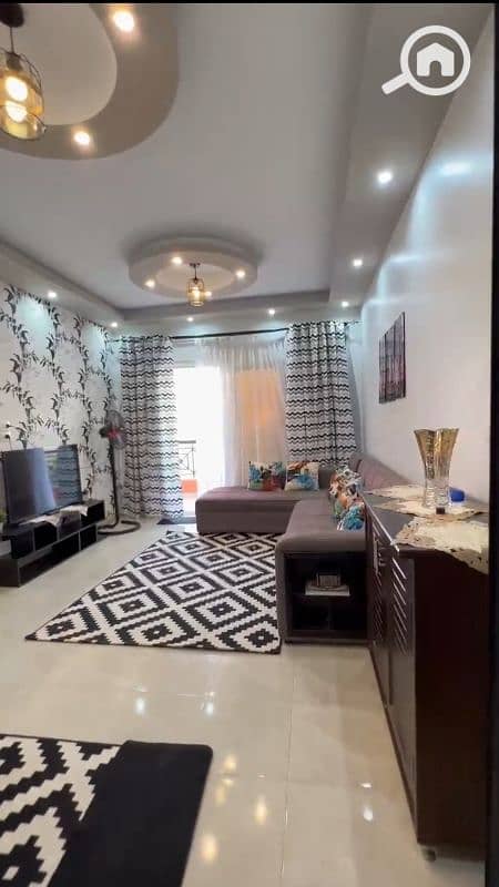 شقة للايجار مفروشة اول سكن ومكيفه بالكامل بكمباوند روضه زايد