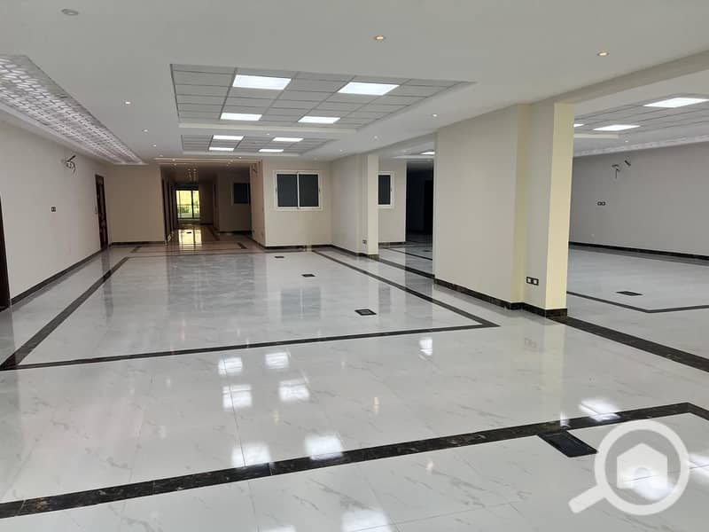 محل للايجار فى 6 اكتوبر على المحور المركزى مساحه 250 متر محل للايجار فى 6 اكتوبر على المحور المركزى مساحه 250 متر