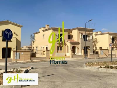 فیلا 5 غرف نوم للبيع في القاهرة الجديدة، القاهرة - Grey and Black Collage Real Estate Broker Facebook Post (1). png