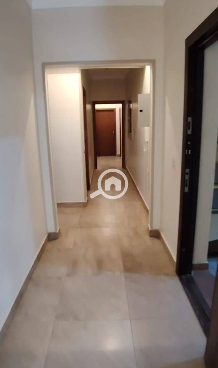 4 8d16dbd8-60da-4458-aa87-17b317b6e477. jpg