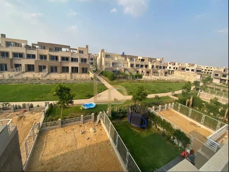 12 تاون-هاوس-للبيع-بمساحة-270-متر-في-جولف-إكستنشنز-2. jpg