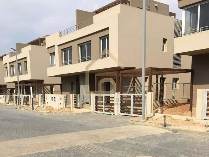 7 تاون-هاوس-للبيع-بمساحة-244-متر-في-بالم-فالي-8. jpg