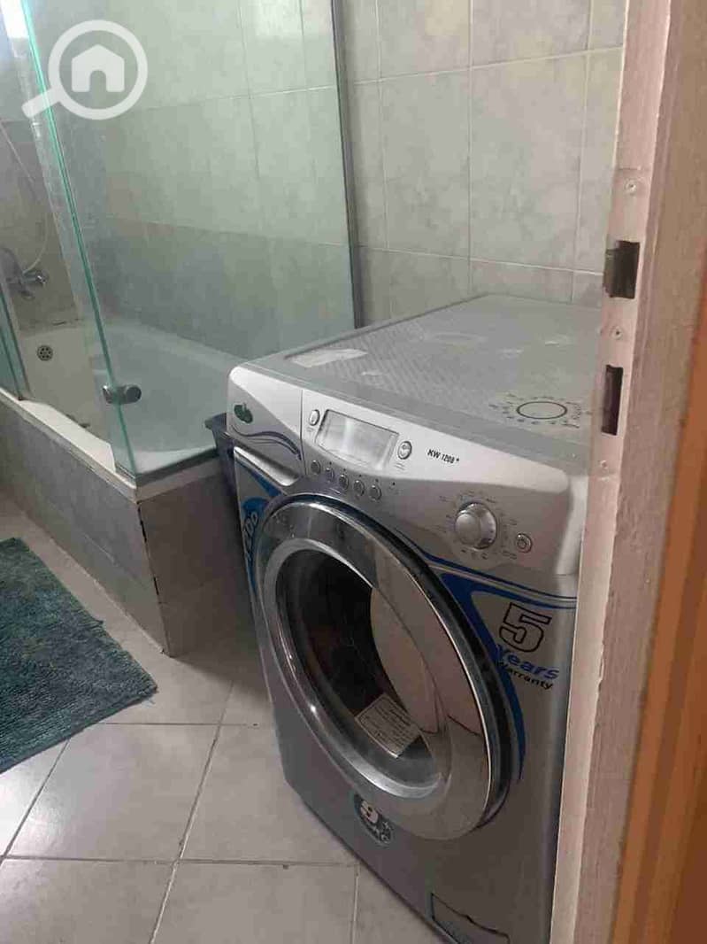 8 1000811049. jpg