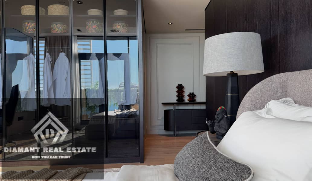 4 Lower master bedroom. JPG