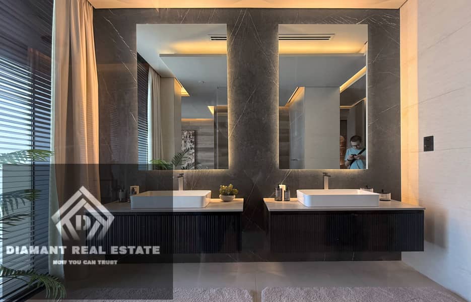 5 Master bathroom (2). JPG
