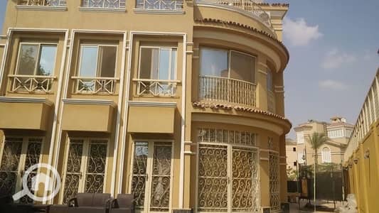 فیلا 5 غرف نوم للايجار في القاهرة الجديدة، القاهرة - ڤيلا للايجار بالتكييفات و المطبخ كمبوند جراند ريزدنس خلف كونكورد بلازا