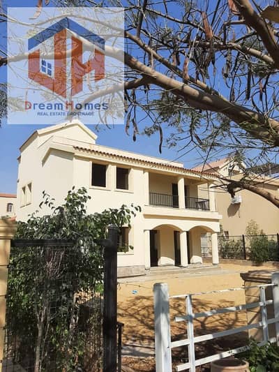 4 Bedroom Villa for Sale in Madinaty, Cairo - A shot of the owner of a villa model x for sale cash in Madinaty.