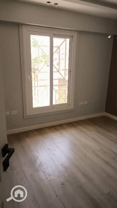 3 Bedroom Apartment for Rent in Sheikh Zayed, Giza - شقة للايجار الحى الثامن الشارع الرئيسى تصلح جميع الاغراض والشركات