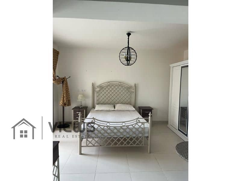 10 d6ee4ed7-4a28-453b-8967-f3c6c31ea884. jpg