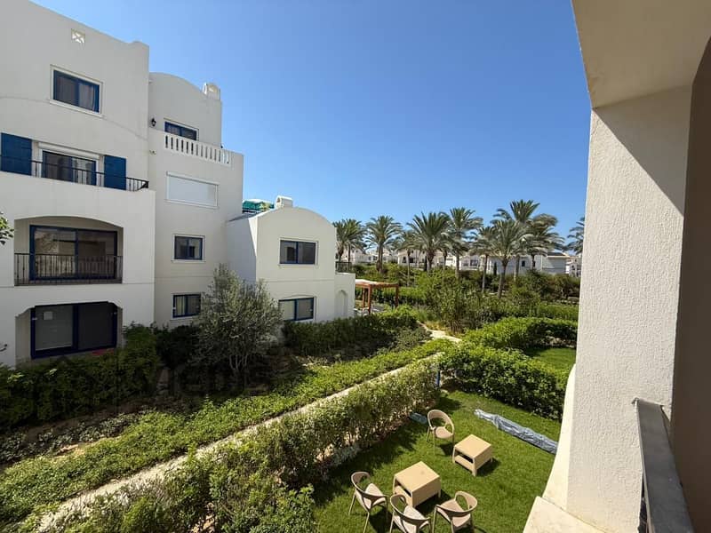 12 436e4c83-a61c-4ce6-ac90-0573cad2c33e. jpeg