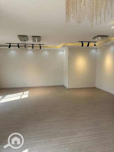 4 Bedroom Apartment for Rent in Madinaty, Cairo - 200م للايجار بالمطبخ والستائر تشطيبات خاصه فيو جاردن B10