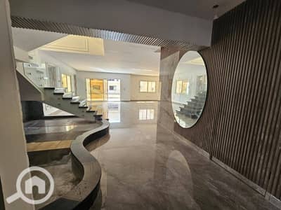 5 Bedroom Villa for Sale in Madinaty, Cairo - فيلا مستقله للبيع بمدينتي نموذج K مودرن سوبر لوكس اول سكن 500م