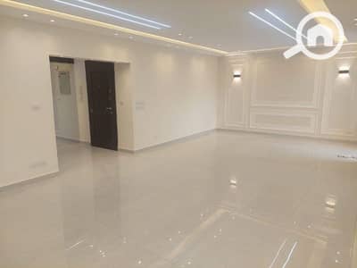 3 Bedroom Flat for Sale in New Cairo, Cairo - شقه للبيع 136م بجاردن 60م في الرحاب اول سكن تشطيبات خاصه بجوار النادي
