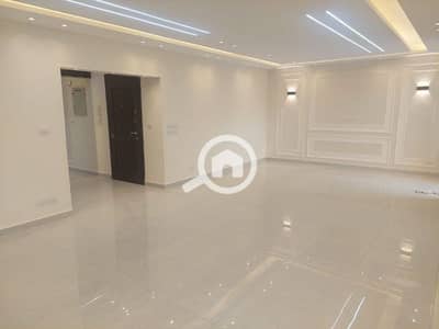 3 Bedroom Apartment for Sale in New Cairo, Cairo - شقه للبيع ارضي 136بجاردن 60تشطيبات خاصه في الرحاب اول سكن بجوار النادي