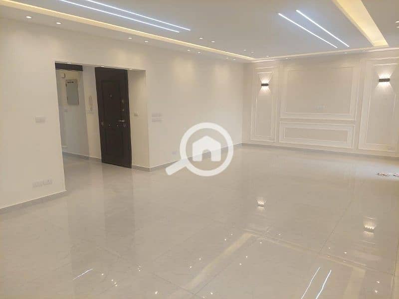 شقه للبيع ارضي 136بجاردن 60تشطيبات خاصه في الرحاب اول سكن بجوار النادي