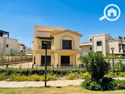 5 Bedroom Villa for Sale in Madinaty, Cairo - فيلا ستاندالون A3 الفورسيزون لوكيشن مميز مستلمه فيو وايدجاردن
