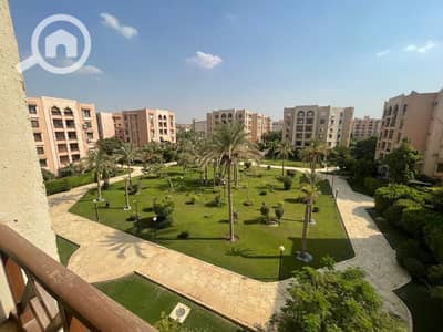 3 Bedroom Flat for Sale in New Cairo, Cairo - شقه للبيع 210م تشطيبات خاصه فيو جاردن بجوار النادي دور رابع اسانسير