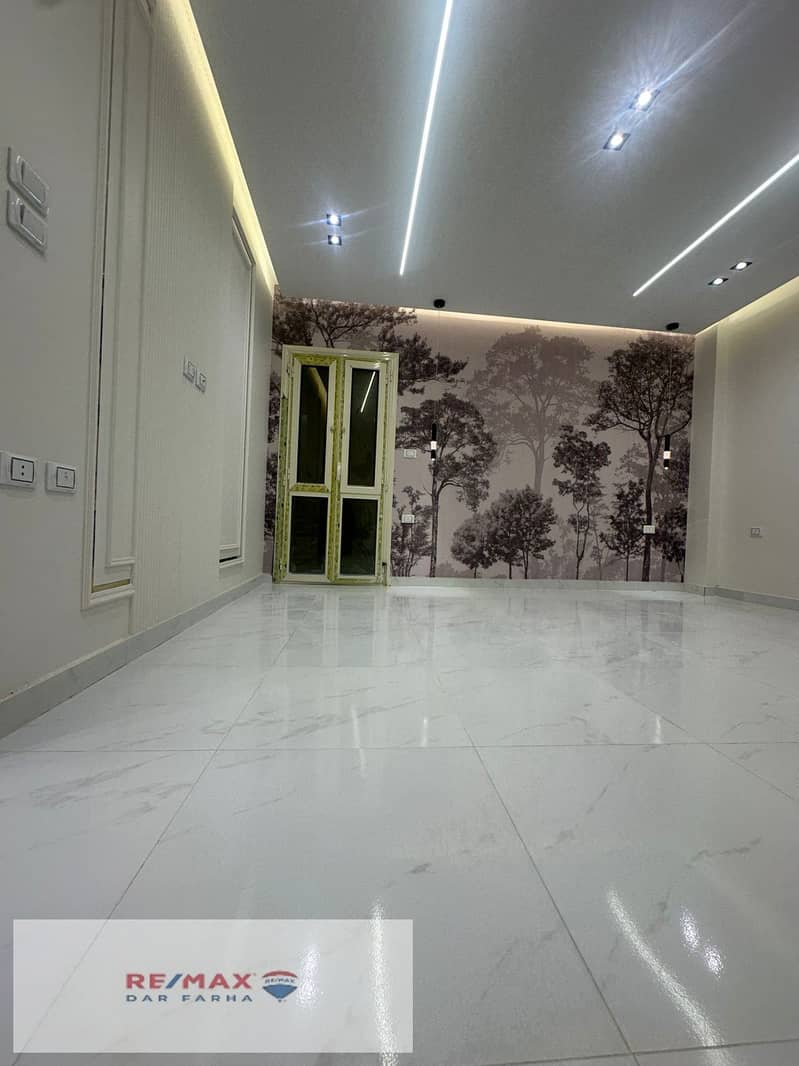 12 e439be07-6dac-4cbd-8123-3189c83d90b0. jpg