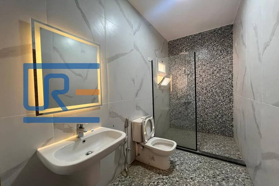 4 ba5c498d-33a1-4d20-b949-8bed7bf418a8. jpg