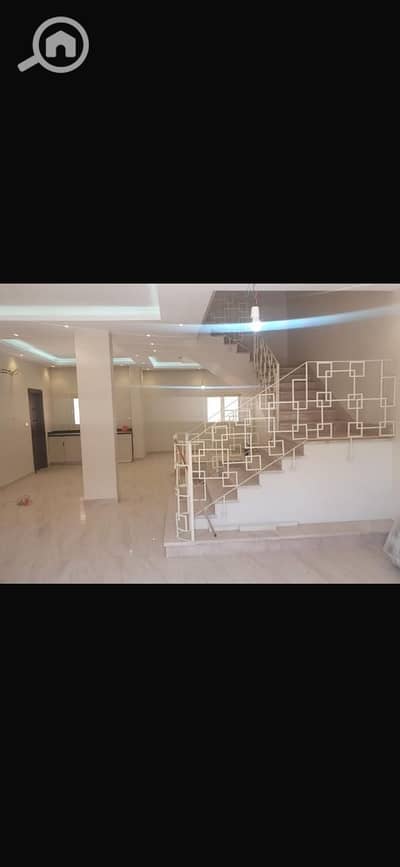 4 Bedroom Duplex for Rent in New Cairo, Cairo - دوبلكس للايجار 327م في كمبوند القرنفل هايتس امام الرحاب و السوق الشرقي