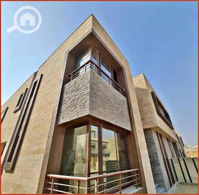 5 Bedroom Villa for Sale in New Cairo, Cairo - 474887643_1291850448719791_5015576663324768577_n. jpg