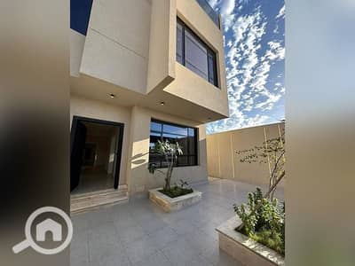 5 Bedroom Villa for Sale in New Cairo, Cairo - WhatsApp Image 2025-04-10 at 12.29. 31_96a96889. jpg