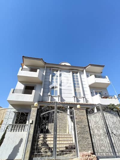6 Bedroom Villa for Sale in 6th of October, Giza - صورة واتساب بتاريخ 1447-03-11 في 08.51. 26_926ce615. jpg