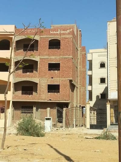 أرض سكنية  للبيع في مدينة الشروق، القاهرة - عمارة بالاسكان العائلى للبيع