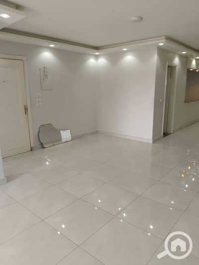 3 Bedroom Flat for Sale in 6th of October, Giza - شقه للبيع فى الحى الرابع 170متر