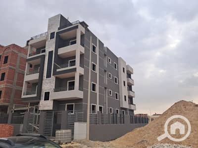 3 Bedroom Flat for Sale in Hadayek October, Giza - للبيع شقة موقع مميز بحرى على الخدمات مسلسل 3 المميز 2016