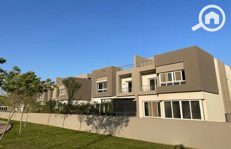 4 Bedroom Townhouse for Sale in Sheikh Zayed, Giza - 168f68c3-d1e3-482a-b60f-5fcda9bdb089. jpg