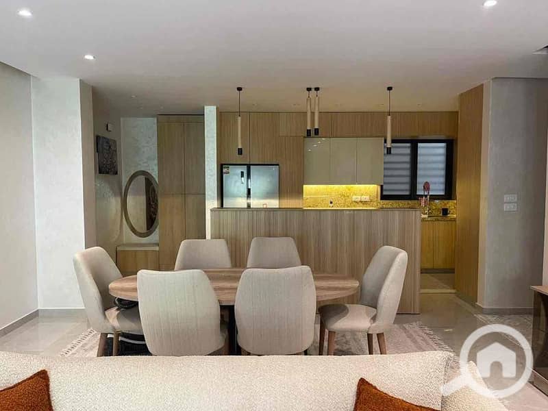 4 88911f20-50d2-43c1-a1d0-7ad69044611c. jpg