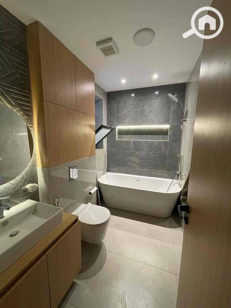 8 2af8f29a-34a1-4010-9c9e-c4a5933ec832. jpg