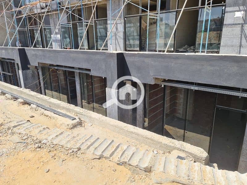 محل مميز للإيجار في التجمع الخامس النرجس فيلات One7Mall