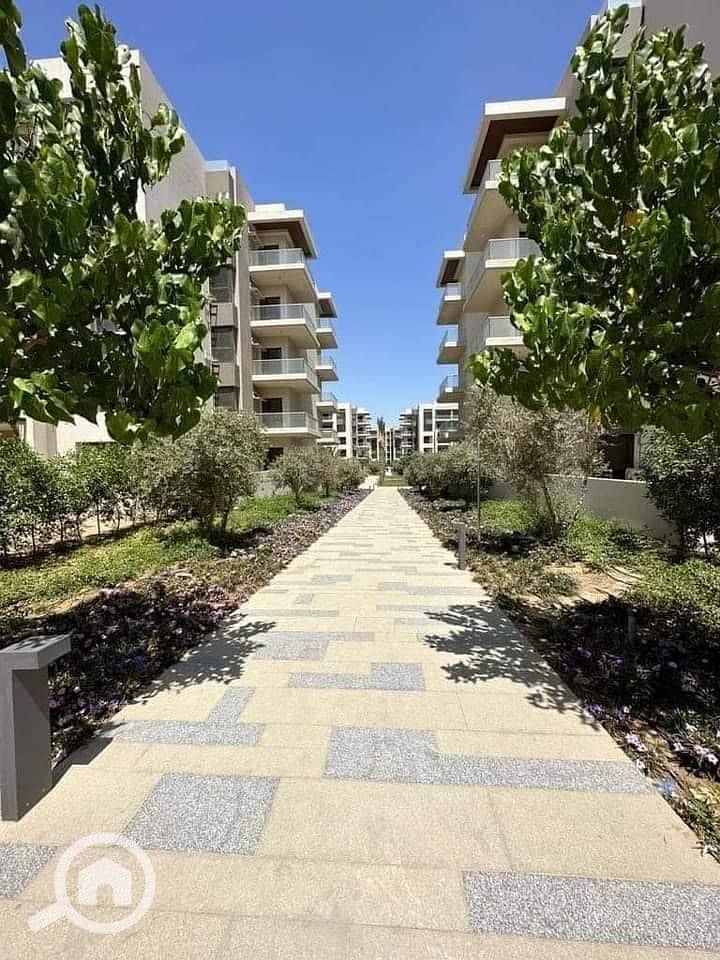 9 ادريس ايست9. jpg