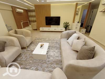 شقة 3 غرف نوم للايجار في المقطم، القاهرة - IMG-20250907-WA0206. jpg