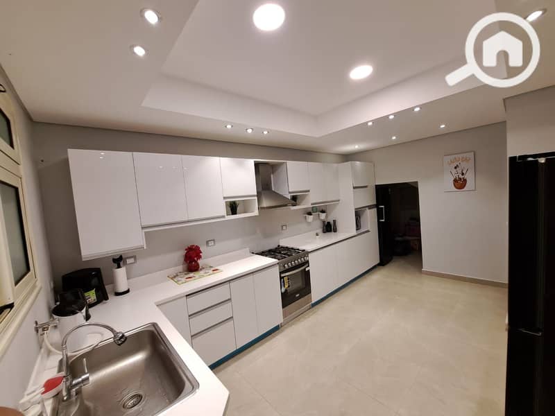16 db2824c1-bd27-47c1-9d39-d47637ba2898. jpg