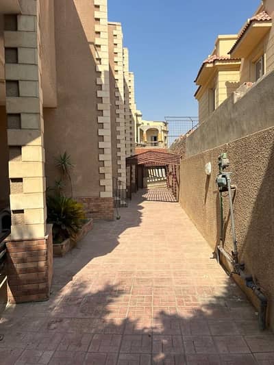 فیلا 6 غرف نوم للبيع في العبور، القاهرة - فيلا بالعبور الحي السابع