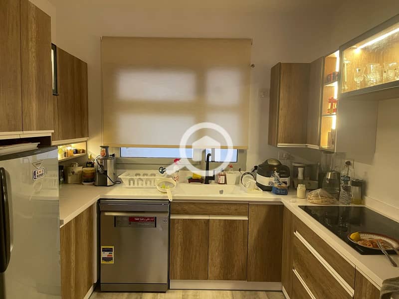 2 bd8bb406-5d43-4098-b00e-e88e60a24355. jpg