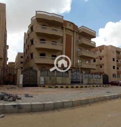2 Bedroom Roof for Sale in 6th of October, Giza - نص سطح عمارة بالعمرانبة الثانية للبيع غرفتين وحمام ومطبخ بالعدادات